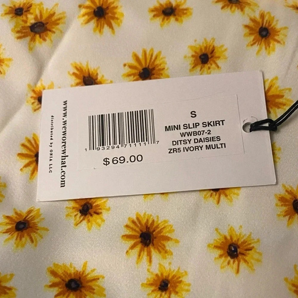 WEWOREWHAT NEW NWT WOMENS FLORAL MINI SKIRT BOTTOMS SKIRTS SUMMER SIZE XS S M - Picture 4 of 6